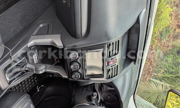 Nunua Ilio tumika Subaru Forester Nyeupe Gari ndani ya Kampala nchini Uganda Nunua Ilio tumika Subaru Forester Nyeupe Gari ndani ya Kampala nchini Uganda