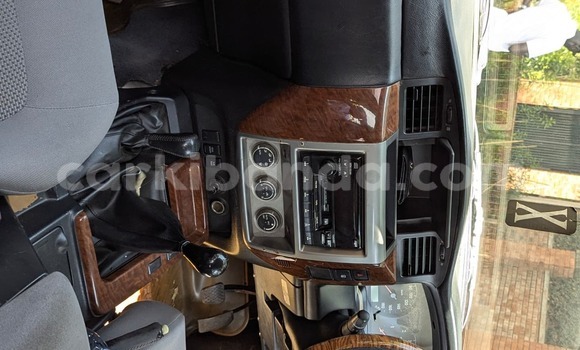 Nunua Ilio tumika Nissan Patrol Nyingine Gari ndani ya Kampala nchini Uganda Nunua Ilio tumika Nissan Patrol Nyingine Gari ndani ya Kampala nchini Uganda