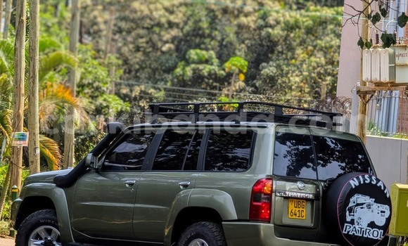 Nunua Ilio tumika Nissan Patrol Nyingine Gari ndani ya Kampala nchini Uganda Nunua Ilio tumika Nissan Patrol Nyingine Gari ndani ya Kampala nchini Uganda
