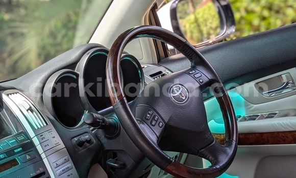 Nunua Ilio tumika Toyota Harrier Nyeupe Gari ndani ya Kampala nchini Uganda Nunua Ilio tumika Toyota Harrier Nyeupe Gari ndani ya Kampala nchini Uganda