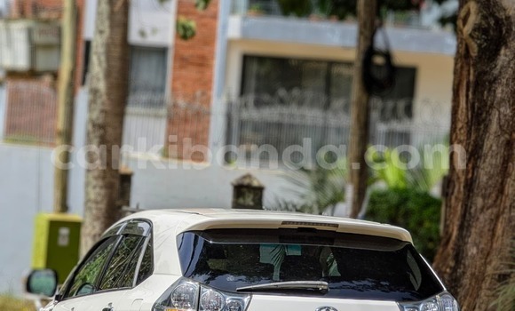 Nunua Ilio tumika Toyota Harrier Nyeupe Gari ndani ya Kampala nchini Uganda Nunua Ilio tumika Toyota Harrier Nyeupe Gari ndani ya Kampala nchini Uganda