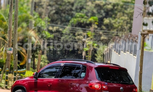 Nunua Ilio tumika Volkswagen Tiguan Nyingine Gari ndani ya Kampala nchini Uganda Nunua Ilio tumika Volkswagen Tiguan Nyingine Gari ndani ya Kampala nchini Uganda