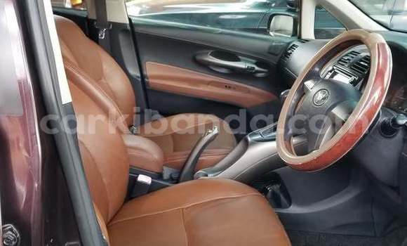 Gura Yakoze Toyota Blade Other Imodoka i Kampala mu Uganda Gura Yakoze Toyota Blade Other Imodoka i Kampala mu Uganda