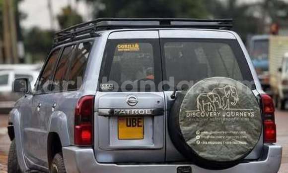 Nunua Ilio tumika Nissan Patrol Nyingine Gari ndani ya Kampala nchini Uganda