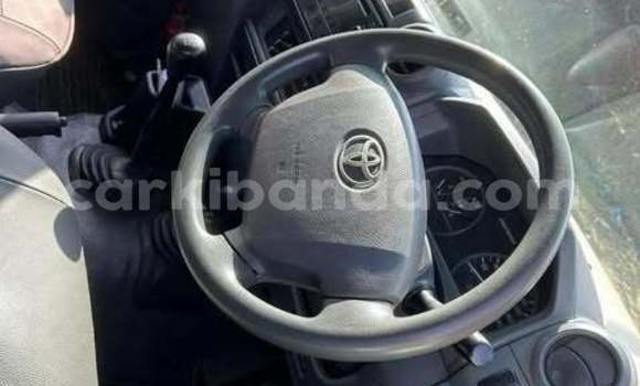 Nunua Ilio tumika Toyota Land Cruiser Prado Nyingine Gari ndani ya Kampala nchini Uganda Nunua Ilio tumika Toyota Land Cruiser Prado Nyingine Gari ndani ya Kampala nchini Uganda