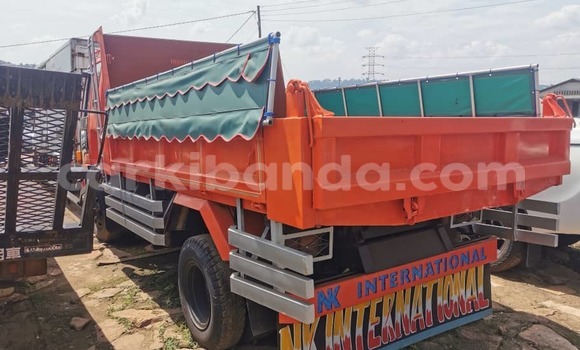 Nunua Imported Isuzu FTR 850 Nyekundu Lori ndani ya Kampala nchini Uganda Nunua Imported Isuzu FTR 850 Nyekundu Lori ndani ya Kampala nchini Uganda