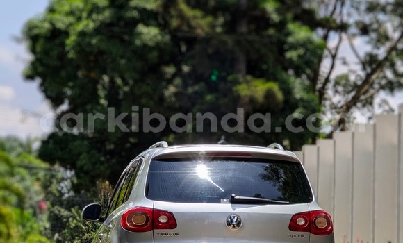 Nunua Ilio tumika Volkswagen Tiguan Fedha Gari ndani ya Kampala nchini Uganda Nunua Ilio tumika Volkswagen Tiguan Fedha Gari ndani ya Kampala nchini Uganda