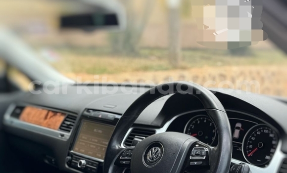 Nunua Ilio tumika Volkswagen Touareg Nyeusi Gari ndani ya Kampala nchini Uganda Nunua Ilio tumika Volkswagen Touareg Nyeusi Gari ndani ya Kampala nchini Uganda