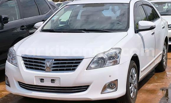 Nunua Ilio tumika Toyota Premio Nyeupe Gari ndani ya Kampala nchini Uganda