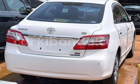 Acheter Occasion Voiture Toyota Premio Blanc à Kampala, Ouganda Acheter Occasion Voiture Toyota Premio Blanc à Kampala, Ouganda