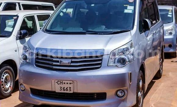 Nunua Ilio tumika Toyota Noah Fedha Gari ndani ya Kampala nchini Uganda Nunua Ilio tumika Toyota Noah Fedha Gari ndani ya Kampala nchini Uganda