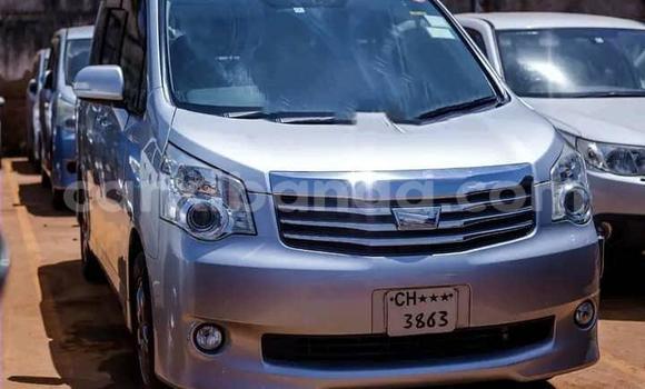 Nunua Ilio tumika Toyota Noah Fedha Gari ndani ya Kampala nchini Uganda Nunua Ilio tumika Toyota Noah Fedha Gari ndani ya Kampala nchini Uganda