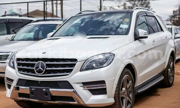 Nunua Ilio tumika Mercedes‒Benz ML–Class Nyeupe Gari ndani ya Kampala nchini Uganda Nunua Ilio tumika Mercedes‒Benz ML–Class Nyeupe Gari ndani ya Kampala nchini Uganda