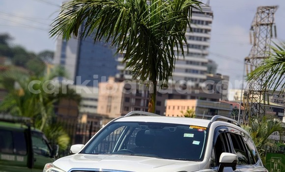 Nunua Ilio tumika Subaru XT Nyeupe Gari ndani ya Kampala nchini Uganda Nunua Ilio tumika Subaru XT Nyeupe Gari ndani ya Kampala nchini Uganda