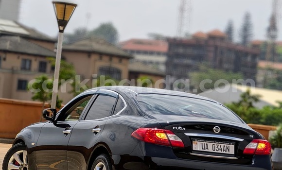 Nunua Ilio tumika Nissan Fuga Nyeusi Gari ndani ya Kampala nchini Uganda Nunua Ilio tumika Nissan Fuga Nyeusi Gari ndani ya Kampala nchini Uganda