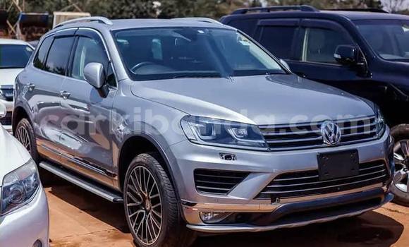 Nunua Ilio tumika Volkswagen Touareg Fedha Gari ndani ya Kampala nchini Uganda Nunua Ilio tumika Volkswagen Touareg Fedha Gari ndani ya Kampala nchini Uganda