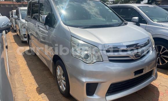 Gura Yakoze Toyota Noah Silver Imodoka i Kampala mu Uganda Gura Yakoze Toyota Noah Silver Imodoka i Kampala mu Uganda