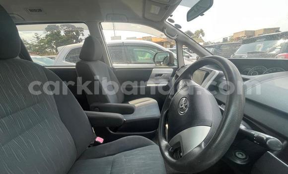 Gura Yakoze Toyota Noah Silver Imodoka i Kampala mu Uganda Gura Yakoze Toyota Noah Silver Imodoka i Kampala mu Uganda