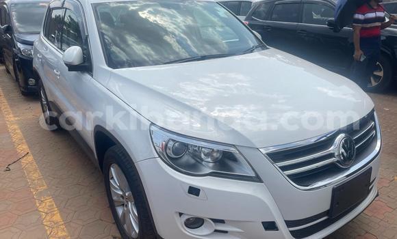 Gura Yakoze Volkswagen Tiguan White Imodoka i Kampala mu Uganda Gura Yakoze Volkswagen Tiguan White Imodoka i Kampala mu Uganda