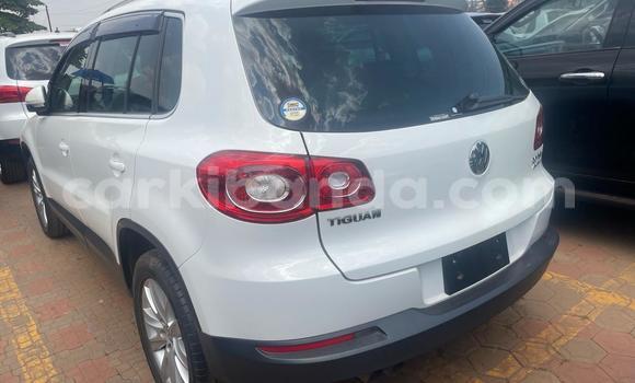Gura Yakoze Volkswagen Tiguan White Imodoka i Kampala mu Uganda Gura Yakoze Volkswagen Tiguan White Imodoka i Kampala mu Uganda