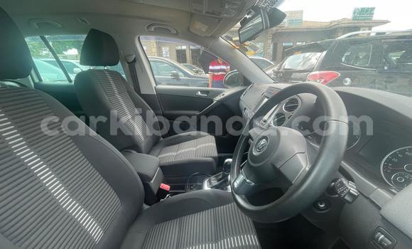 Gura Yakoze Volkswagen Tiguan White Imodoka i Kampala mu Uganda Gura Yakoze Volkswagen Tiguan White Imodoka i Kampala mu Uganda