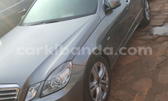 Nunua Imported Mercedes Viano Fedha Gari ndani ya Kampala nchini Uganda Nunua Imported Mercedes Viano Fedha Gari ndani ya Kampala nchini Uganda