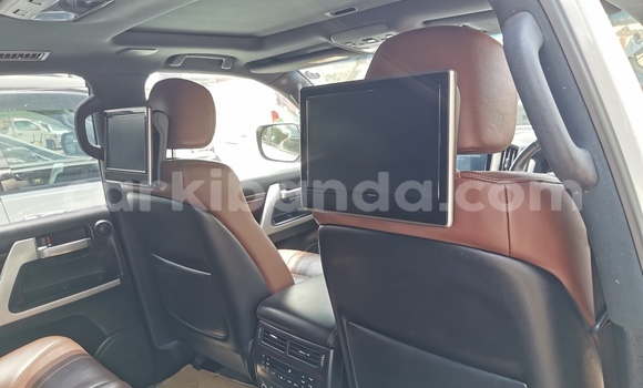 Buy New Toyota Land Cruiser White Car in Kampala in Uganda Buy New Toyota Land Cruiser White Car in Kampala in Uganda