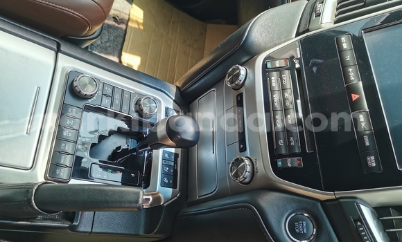 Buy New Toyota Land Cruiser White Car in Kampala in Uganda Buy New Toyota Land Cruiser White Car in Kampala in Uganda