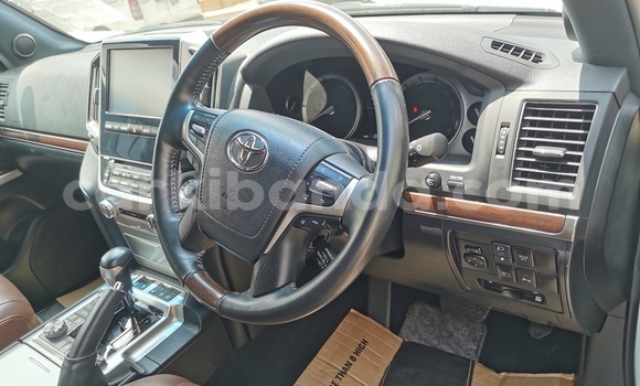 Buy New Toyota Land Cruiser White Car in Kampala in Uganda Buy New Toyota Land Cruiser White Car in Kampala in Uganda