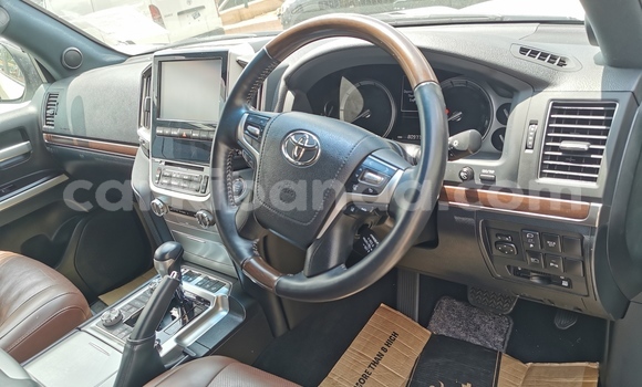 Buy New Toyota Land Cruiser White Car in Kampala in Uganda Buy New Toyota Land Cruiser White Car in Kampala in Uganda