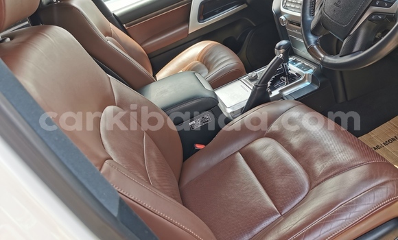 Buy New Toyota Land Cruiser White Car in Kampala in Uganda Buy New Toyota Land Cruiser White Car in Kampala in Uganda