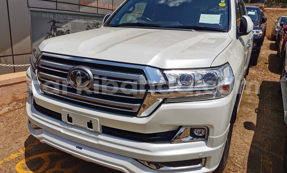 Buy New Toyota Land Cruiser White Car in Kampala in Uganda Buy New Toyota Land Cruiser White Car in Kampala in Uganda