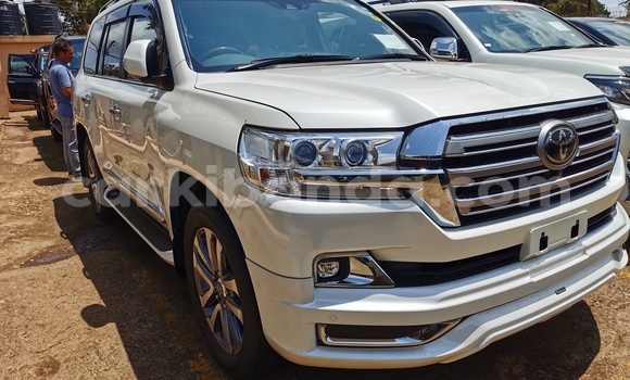 Buy New Toyota Land Cruiser White Car in Kampala in Uganda Buy New Toyota Land Cruiser White Car in Kampala in Uganda