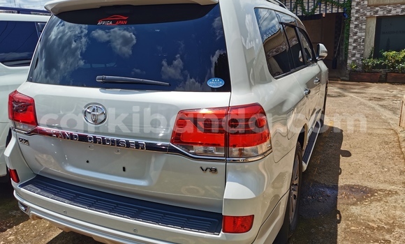 Buy New Toyota Land Cruiser White Car in Kampala in Uganda Buy New Toyota Land Cruiser White Car in Kampala in Uganda