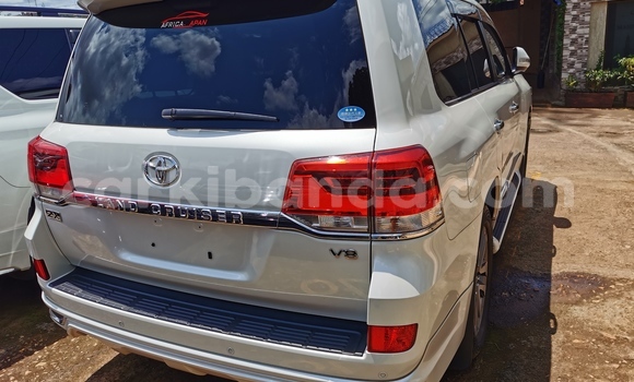 Buy New Toyota Land Cruiser White Car in Kampala in Uganda Buy New Toyota Land Cruiser White Car in Kampala in Uganda