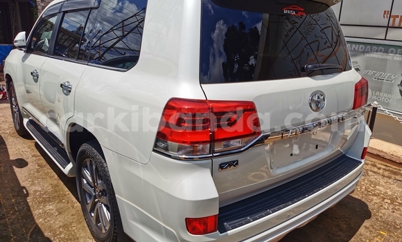 Buy New Toyota Land Cruiser White Car in Kampala in Uganda Buy New Toyota Land Cruiser White Car in Kampala in Uganda