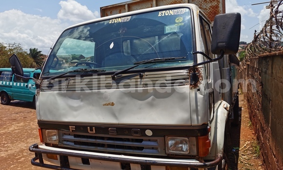 Acheter Occasion Utilitaire Fuso Fighter Blanc à Kampala, Ouganda Acheter Occasion Utilitaire Fuso Fighter Blanc à Kampala, Ouganda