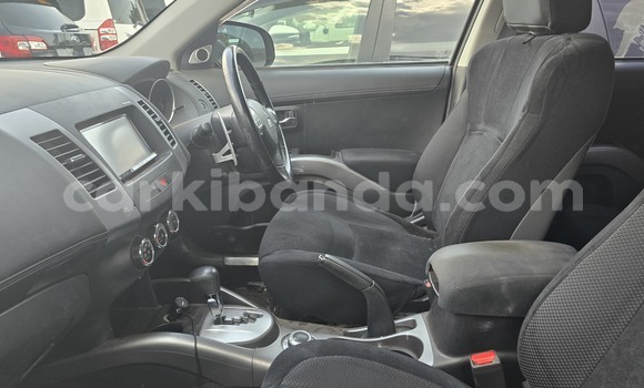 Acheter Neuf Voiture Mitsubishi Outlander Noir à Kampala, Ouganda Acheter Neuf Voiture Mitsubishi Outlander Noir à Kampala, Ouganda