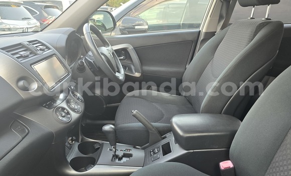 Buy New Toyota Vanguard White Car in Kampala in Uganda Buy New Toyota Vanguard White Car in Kampala in Uganda