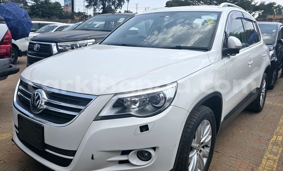 Nunua Mpya Volkswagen Tiguan Nyeupe Gari ndani ya Kampala nchini Uganda Nunua Mpya Volkswagen Tiguan Nyeupe Gari ndani ya Kampala nchini Uganda
