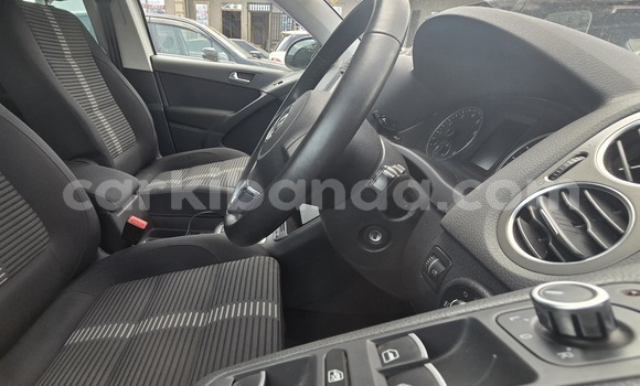 Nunua Mpya Volkswagen Tiguan Nyeupe Gari ndani ya Kampala nchini Uganda Nunua Mpya Volkswagen Tiguan Nyeupe Gari ndani ya Kampala nchini Uganda