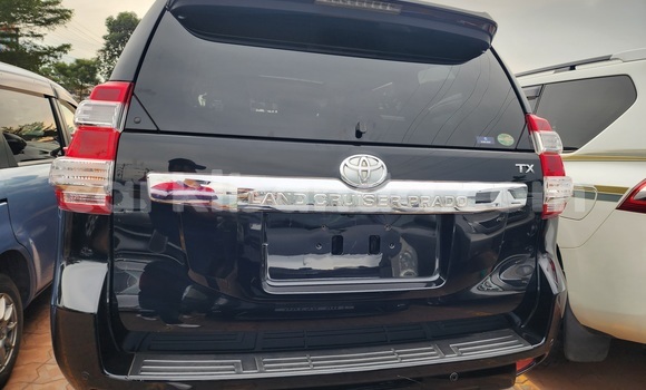 Gura Yakoze Toyota Land Cruiser Prado Black Imodoka i Kampala mu Uganda Gura Yakoze Toyota Land Cruiser Prado Black Imodoka i Kampala mu Uganda