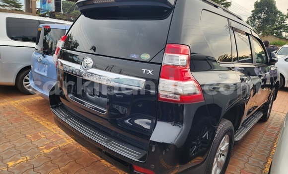 Gura Yakoze Toyota Land Cruiser Prado Black Imodoka i Kampala mu Uganda Gura Yakoze Toyota Land Cruiser Prado Black Imodoka i Kampala mu Uganda