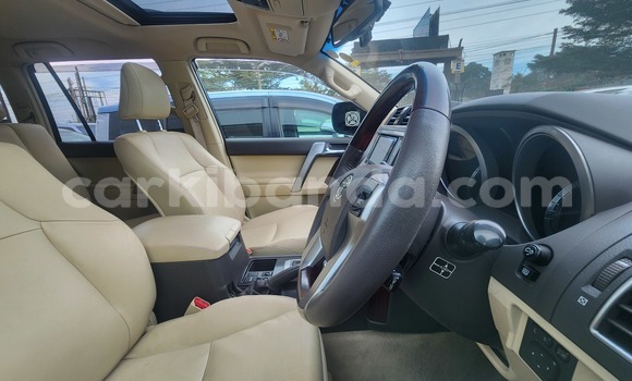 Gura Yakoze Toyota Land Cruiser Prado Black Imodoka i Kampala mu Uganda Gura Yakoze Toyota Land Cruiser Prado Black Imodoka i Kampala mu Uganda