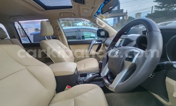 Gura Yakoze Toyota Land Cruiser Prado Black Imodoka i Kampala mu Uganda Gura Yakoze Toyota Land Cruiser Prado Black Imodoka i Kampala mu Uganda