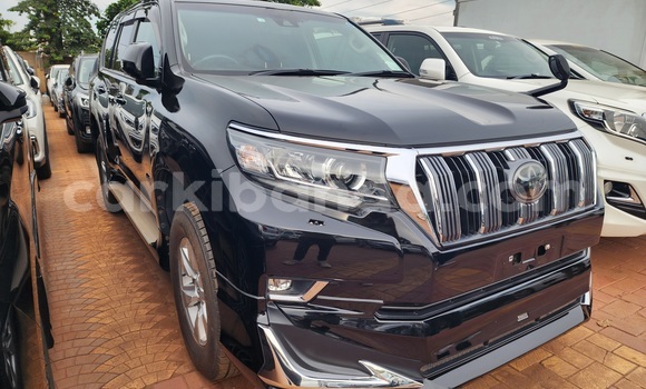 Gura Yakoze Toyota Land Cruiser Prado Black Imodoka i Kampala mu Uganda Gura Yakoze Toyota Land Cruiser Prado Black Imodoka i Kampala mu Uganda