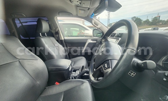 Gura Yakoze Toyota Land Cruiser Prado Black Imodoka i Kampala mu Uganda Gura Yakoze Toyota Land Cruiser Prado Black Imodoka i Kampala mu Uganda