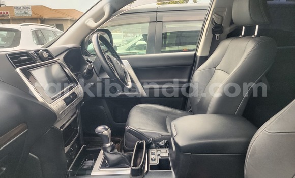 Gura Yakoze Toyota Land Cruiser Prado Black Imodoka i Kampala mu Uganda Gura Yakoze Toyota Land Cruiser Prado Black Imodoka i Kampala mu Uganda