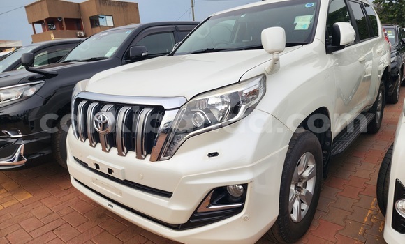 Gura Yakoze Toyota Land Cruiser Prado White Imodoka i Kampala mu Uganda Gura Yakoze Toyota Land Cruiser Prado White Imodoka i Kampala mu Uganda