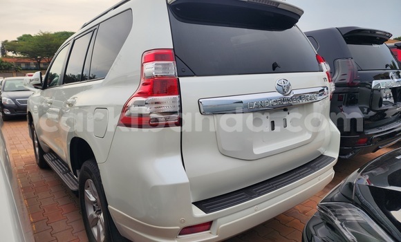Gura Yakoze Toyota Land Cruiser Prado White Imodoka i Kampala mu Uganda Gura Yakoze Toyota Land Cruiser Prado White Imodoka i Kampala mu Uganda